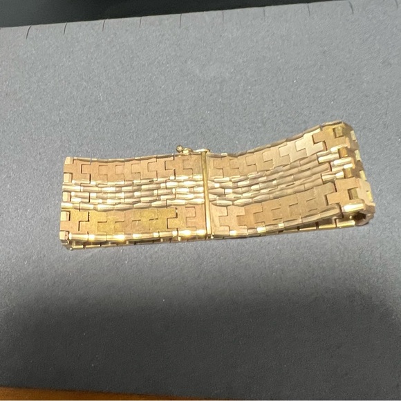 Flawless Vintage 18K Gold Plated 1 Inch Mesh Flex Link Bracelet Marked C… - Picture 5 of 7